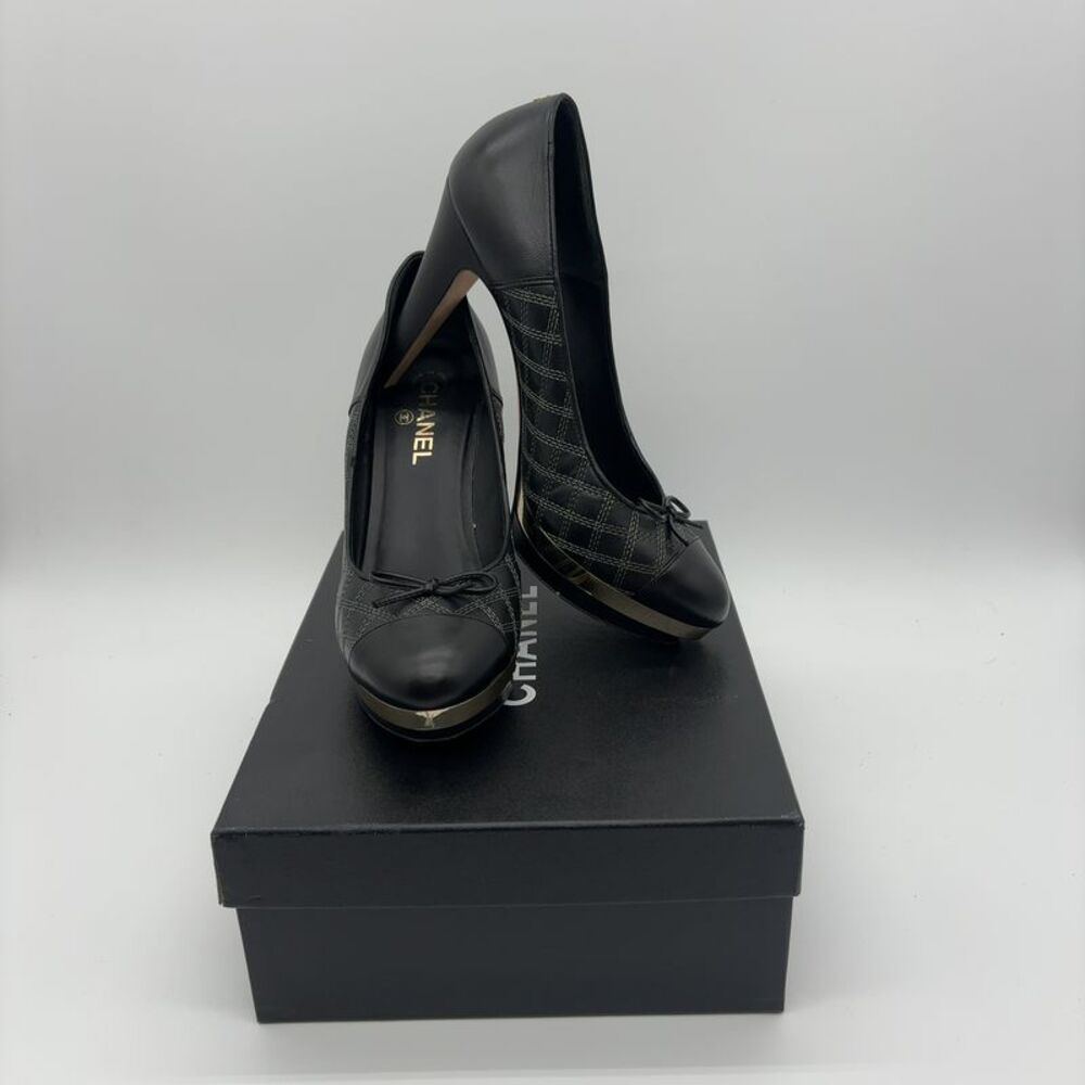 CHANEL Lambskin Black Pumps w/Bow